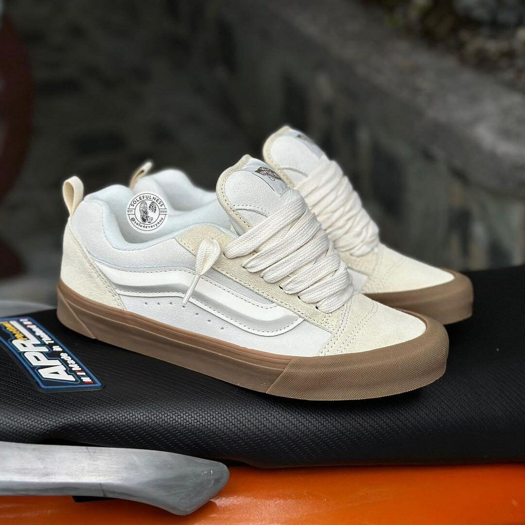 VANS KNU SCOOL