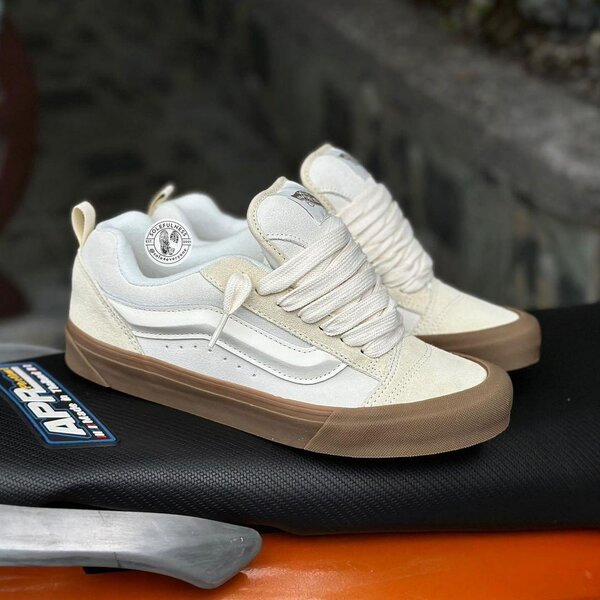 VANS KNU SCOOL