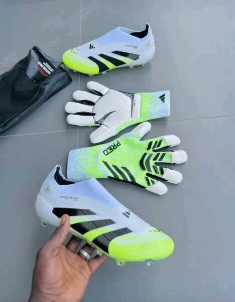 Chaussures de Foot et Gants PRO