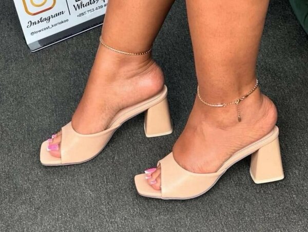 Mules à talons carrés élégants