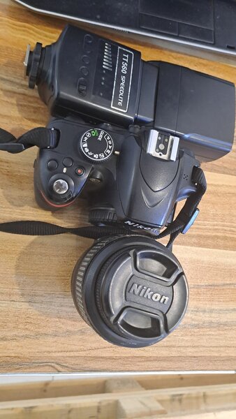 Appareil photo NikonD3200 + Flash Externe cobra