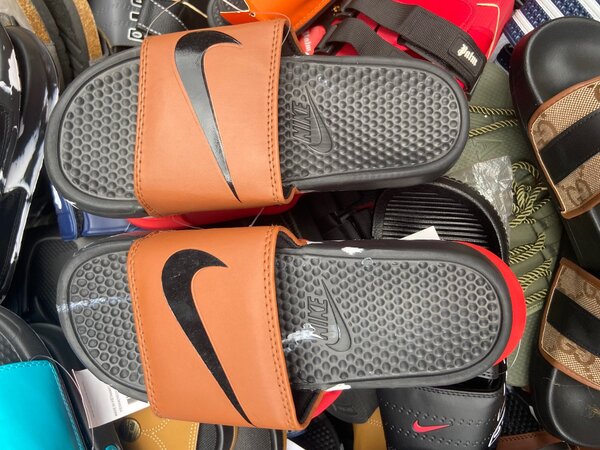 Claquettes Nike confortables