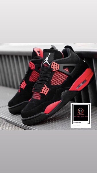 Basket jordan 4 authentique avec sa boîte
