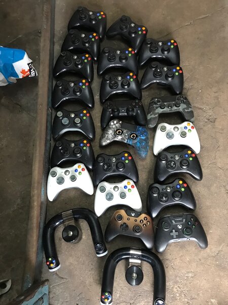 A vendre les manettes XBOX 360