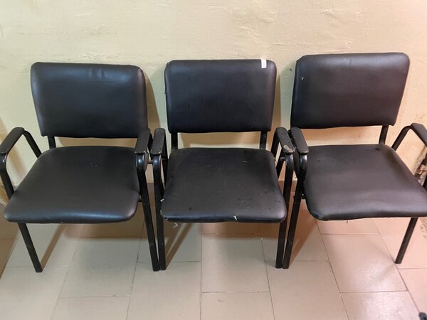 Bureau et chaises
