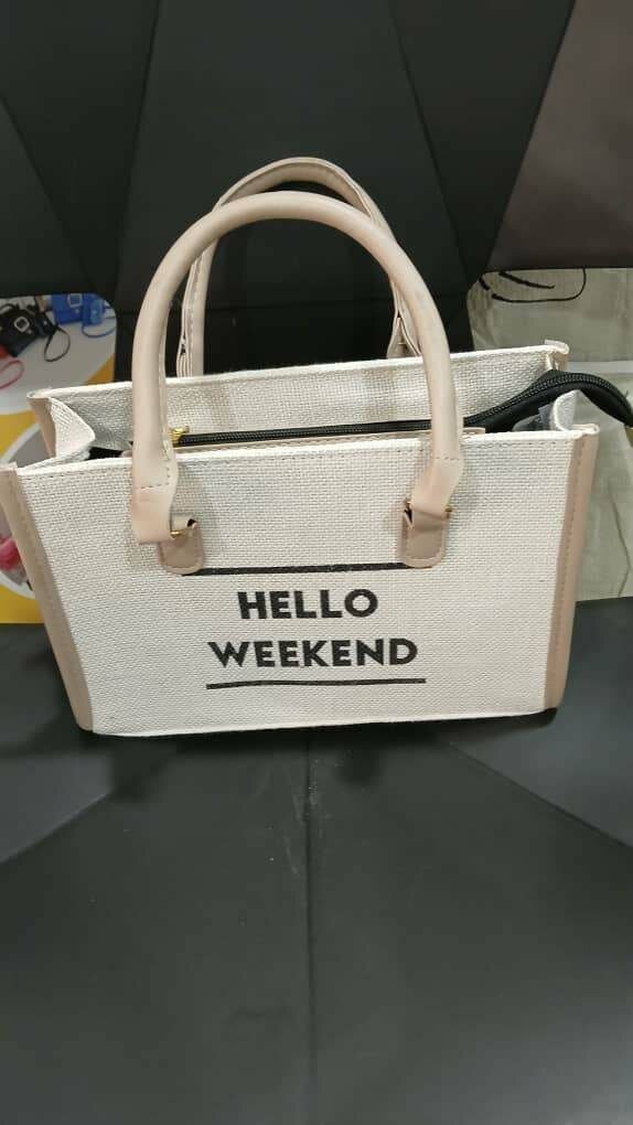 Un sac à main à vendre prix promo 10000frs stock limité