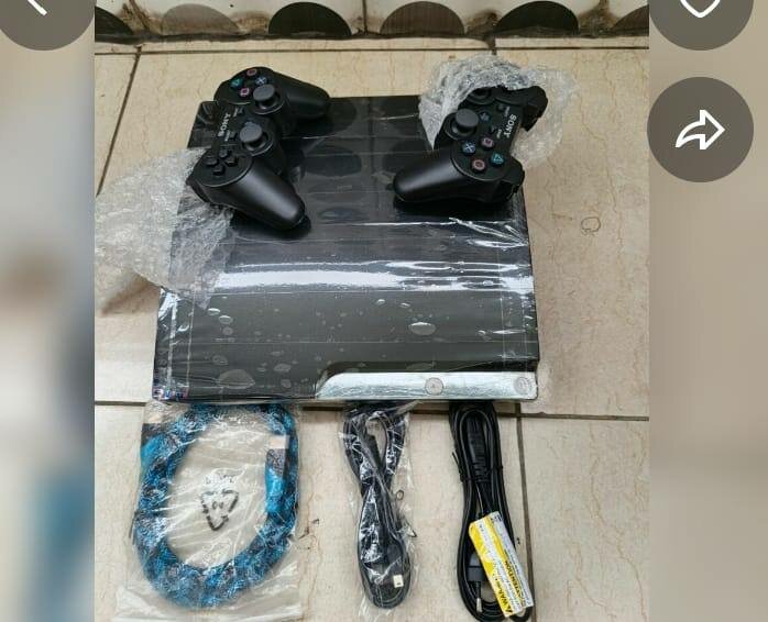 PS4 avec manettes