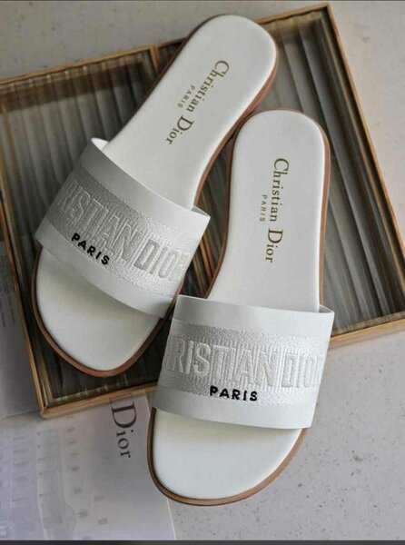 Ladies slippers