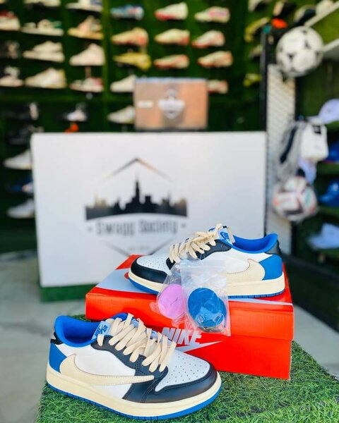 Low top j 1