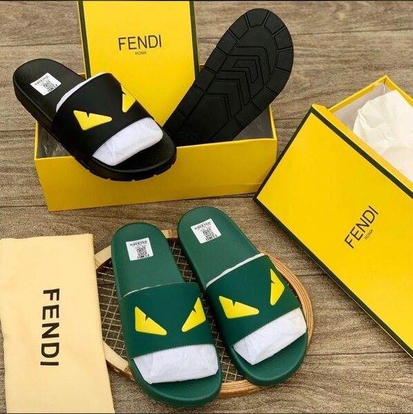 Claquettes Fendi Homme Élégantes