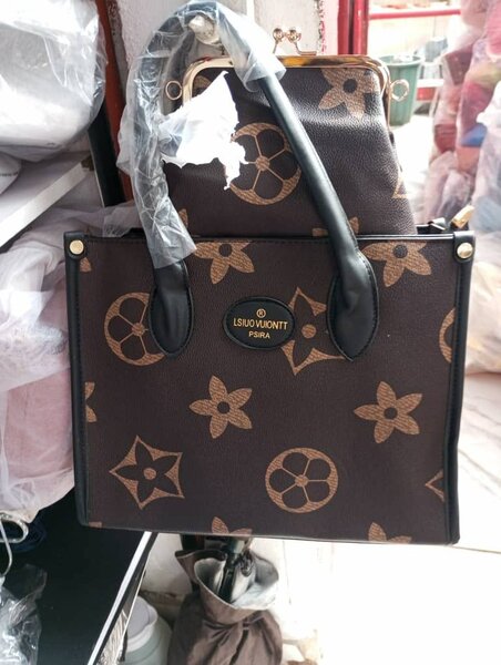 Sac à main élégant en cuir brun