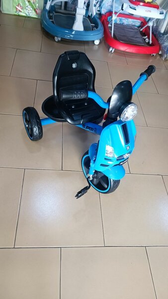 Kids tricycle