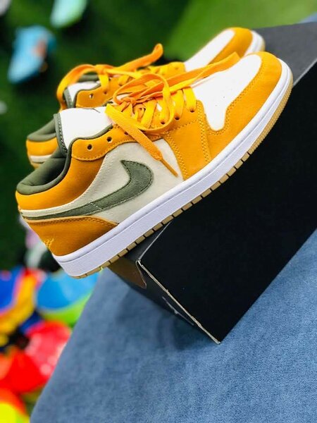 Air Jordan low top