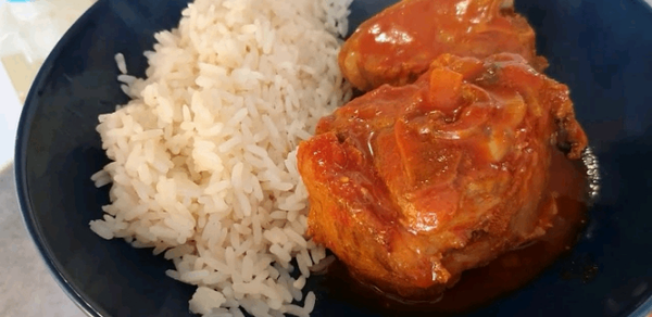 Riz et sauce tomate