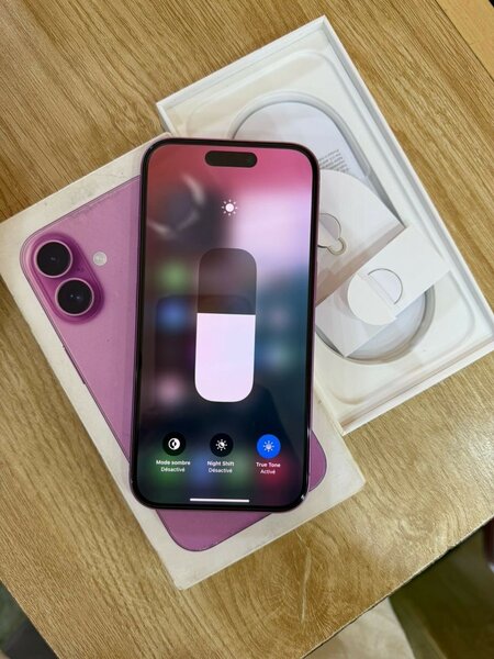 iPhone 16 simple