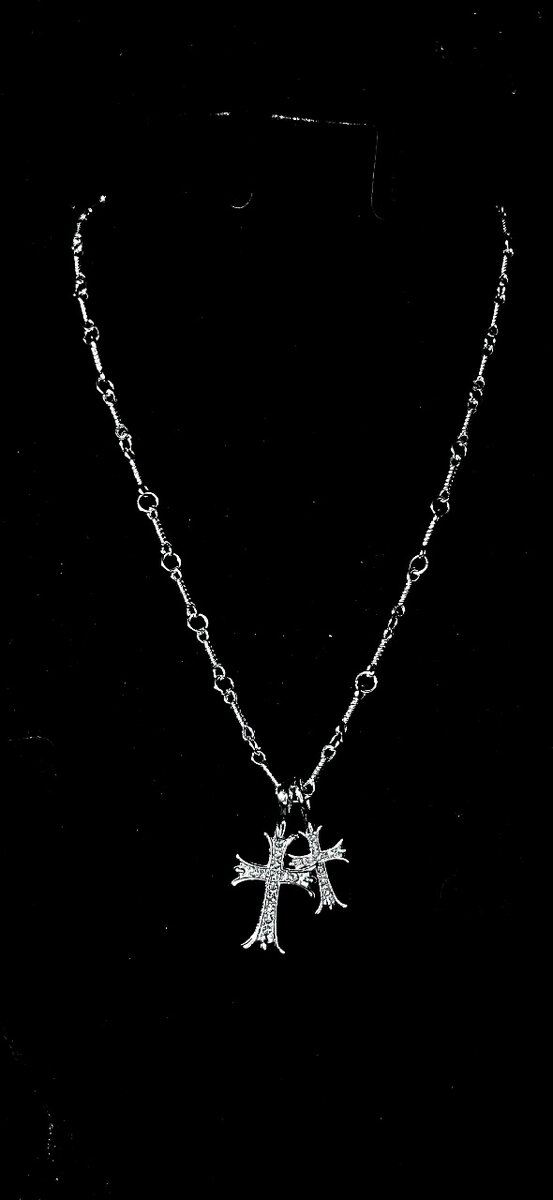 Collier pendentif croix élégant