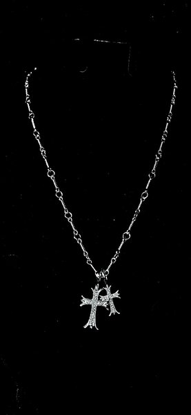 Collier pendentif croix élégant