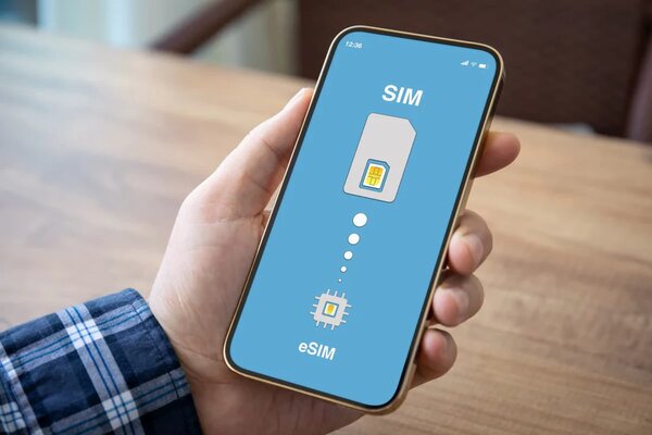 Smartphone compatible eSIM