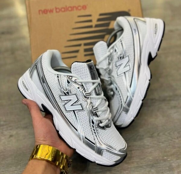 New Balance 740