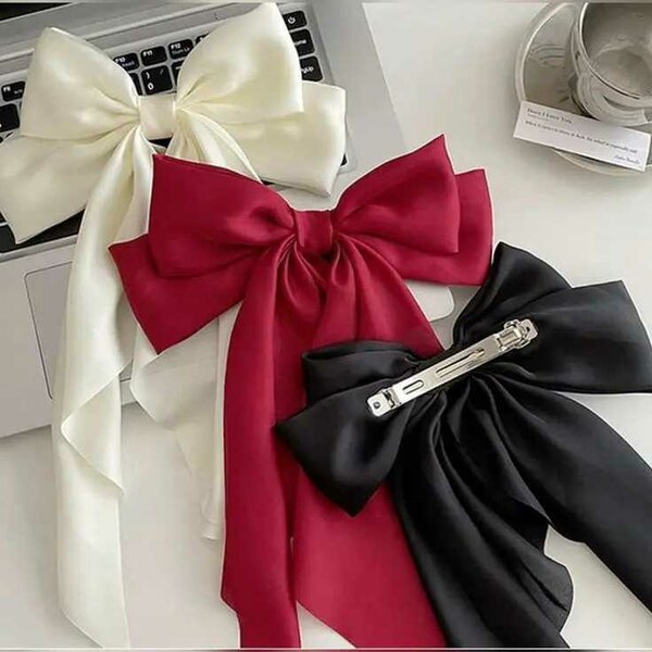 Clip foral et noeuf pour les cheveux