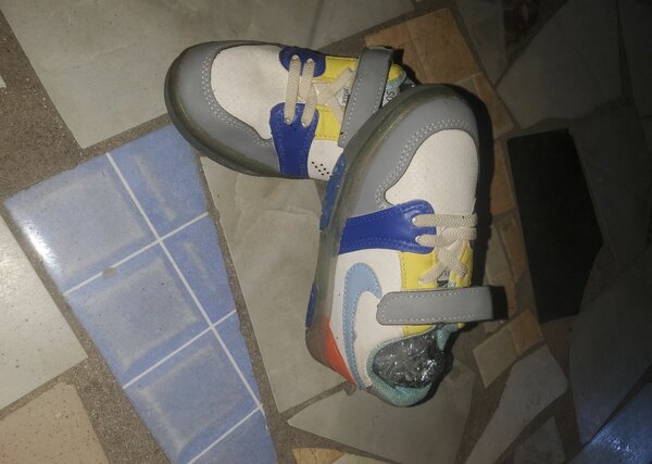 Super Chaussure sport enfant T-  30