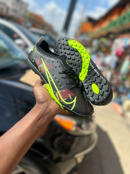 Crampons Nike