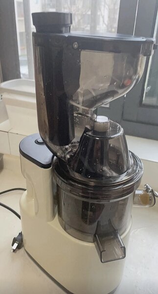 SLOW JUICER