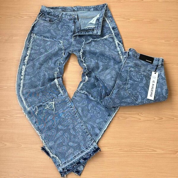 Baggy jeans