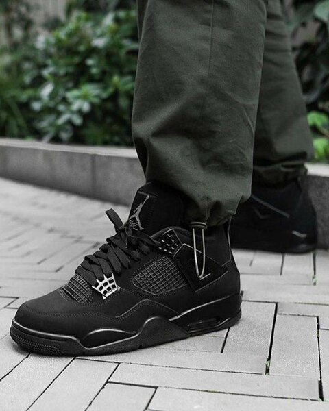 AIR JORDAN 4