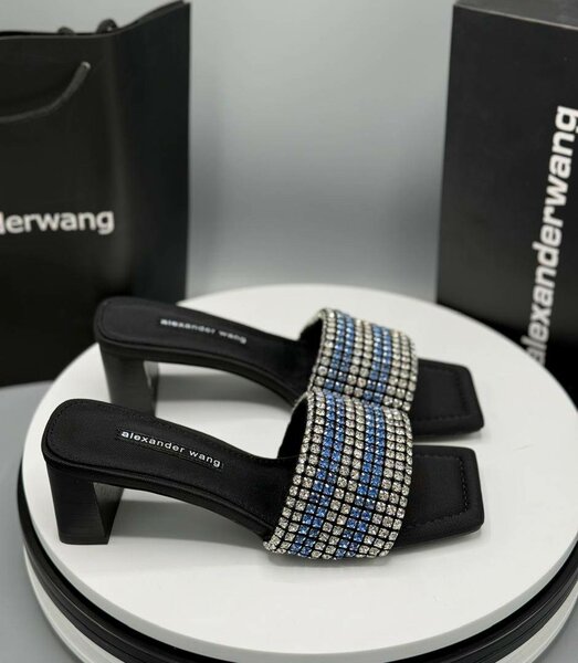 Ladies slippers