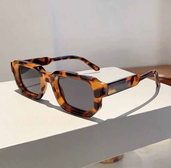 SUNGLASSE