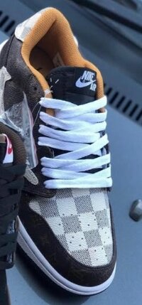 Nike sneakers brown