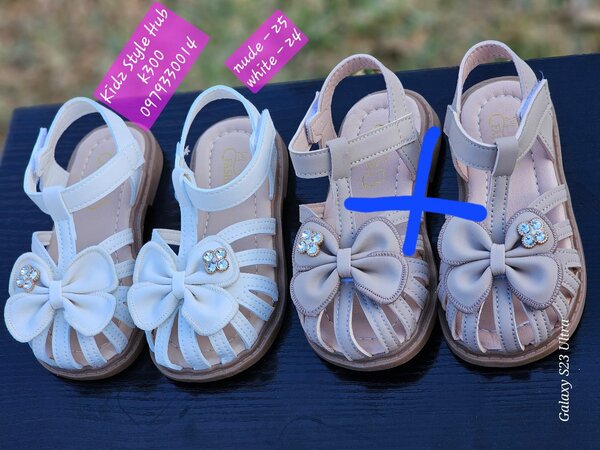 Sandles/shoes