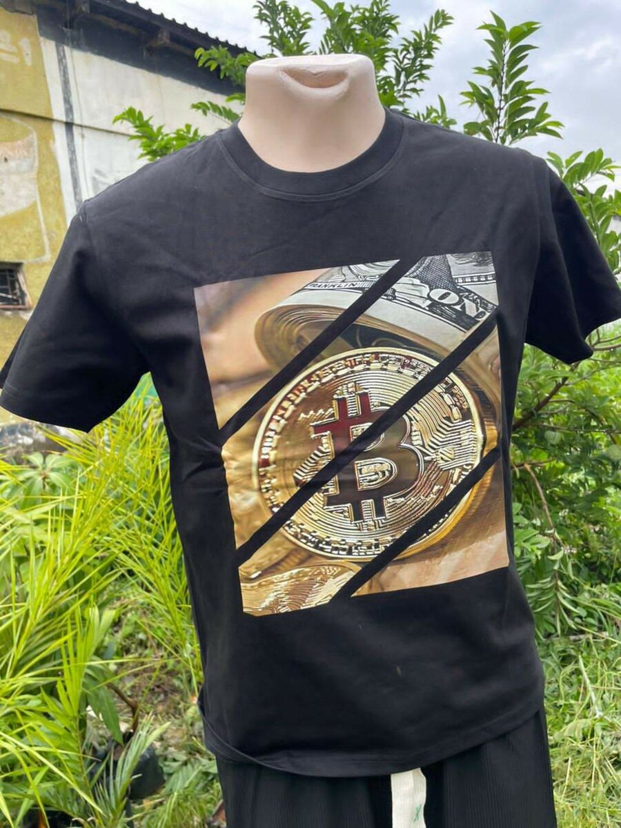 Round neck t-shirts