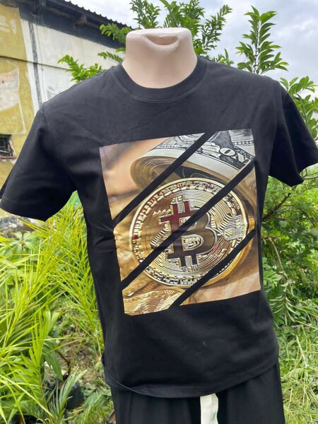 Round neck t-shirts