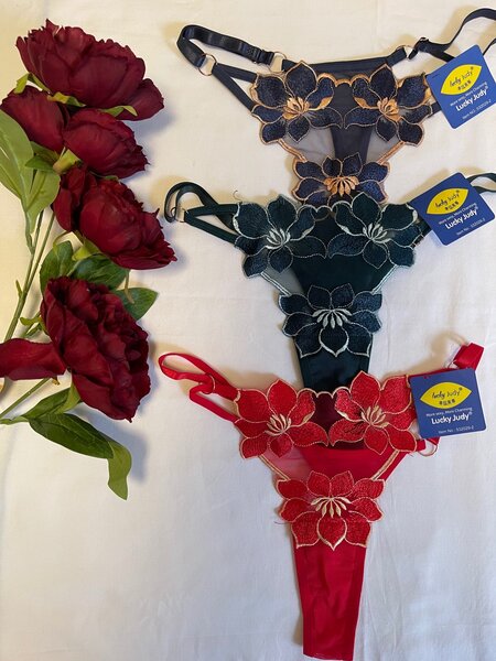 Floral g-strings