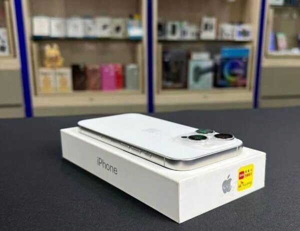 iPhone 16Pdernier modèle blanc