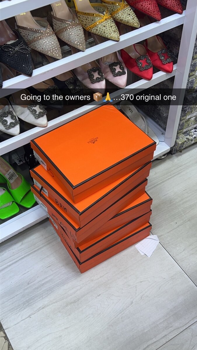 𝐇𝐞𝐫𝐦𝐬 𝐒𝐥𝐢𝐩𝐩𝐞𝐫𝐬 𝐅𝐫𝐞𝐬𝐡 𝐢𝐧 𝐛𝐨𝐱