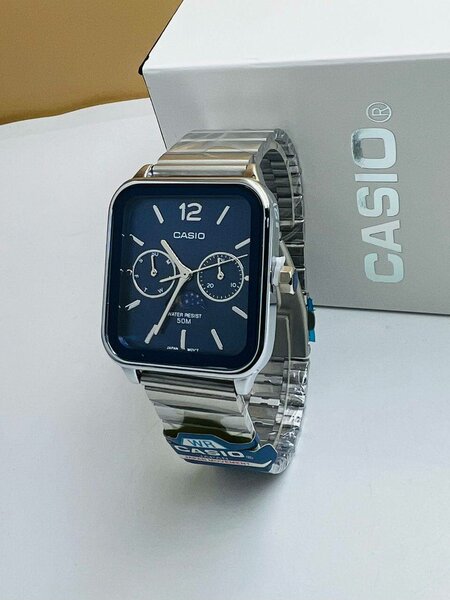 Montre de luxe disponible