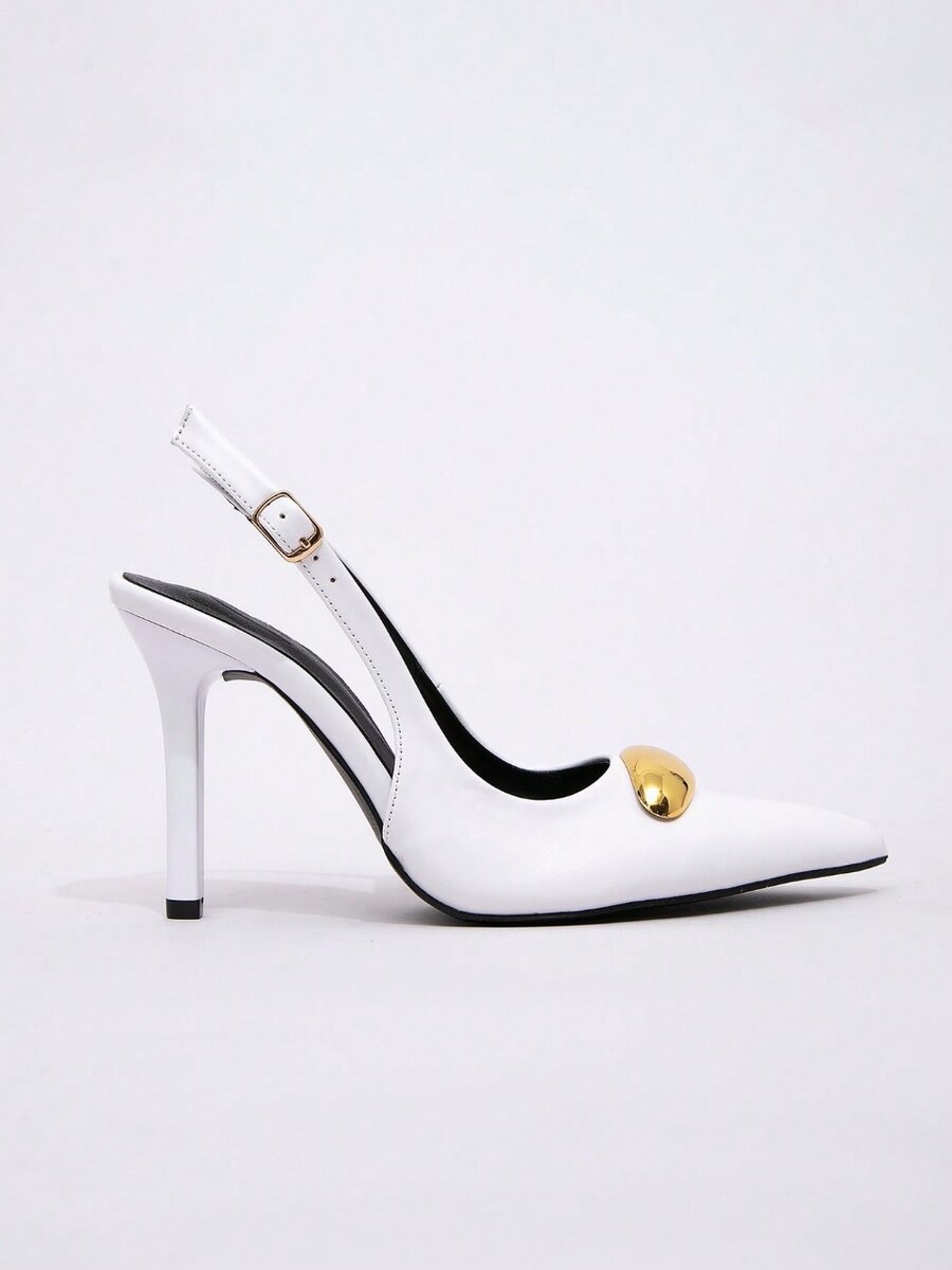 Escarpins élégants blancs dorés