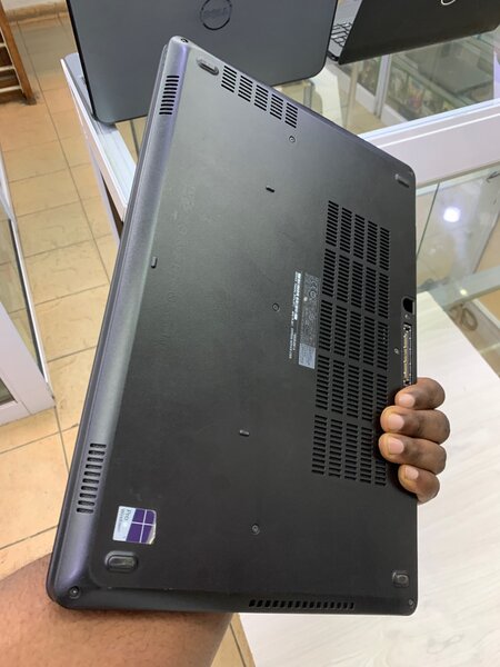 Dell latitude E5570