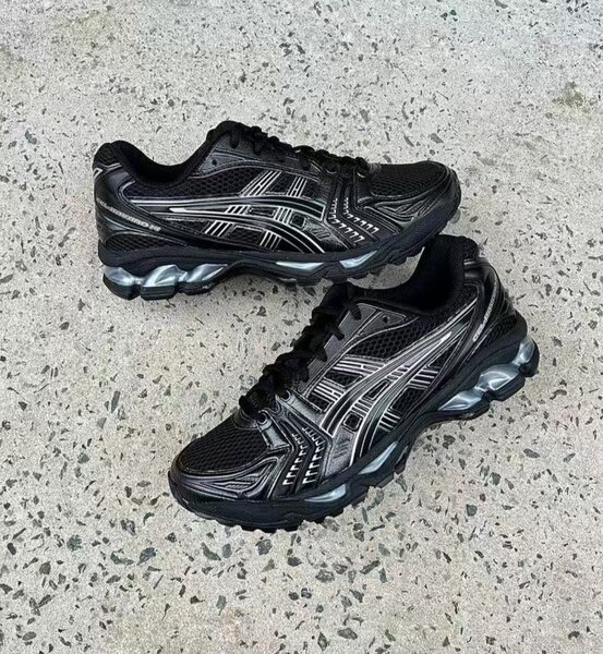 ASICS noire