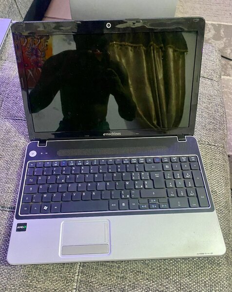 Ordinateur Acer très propre