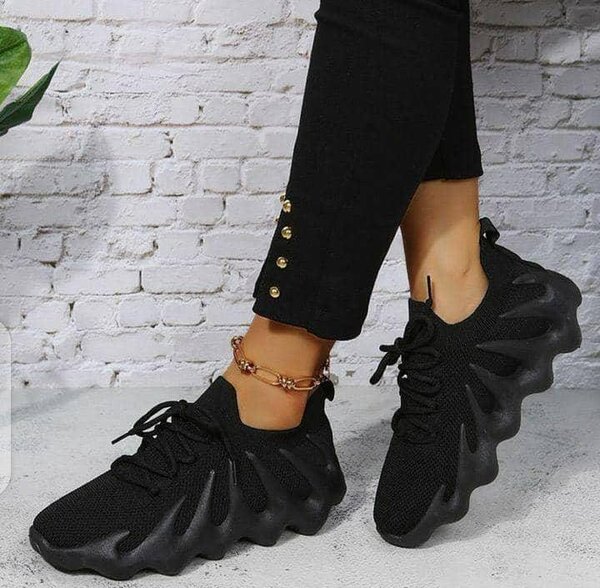 Unisex sneakers.