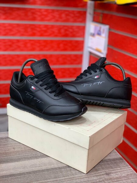TOMY HILFIGERS