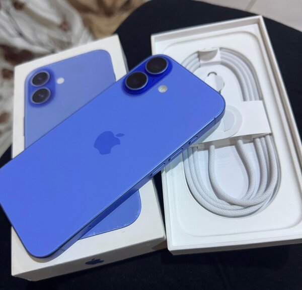iPhone 16 simple