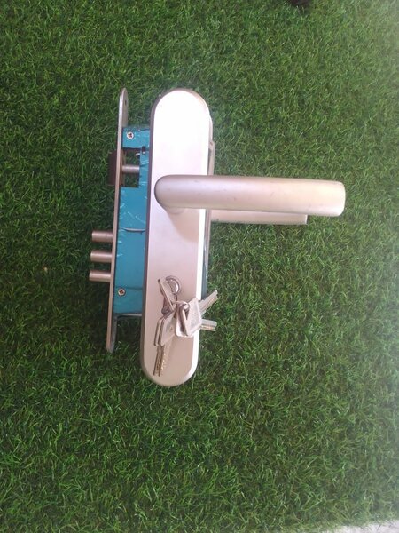 Aluminum door lock