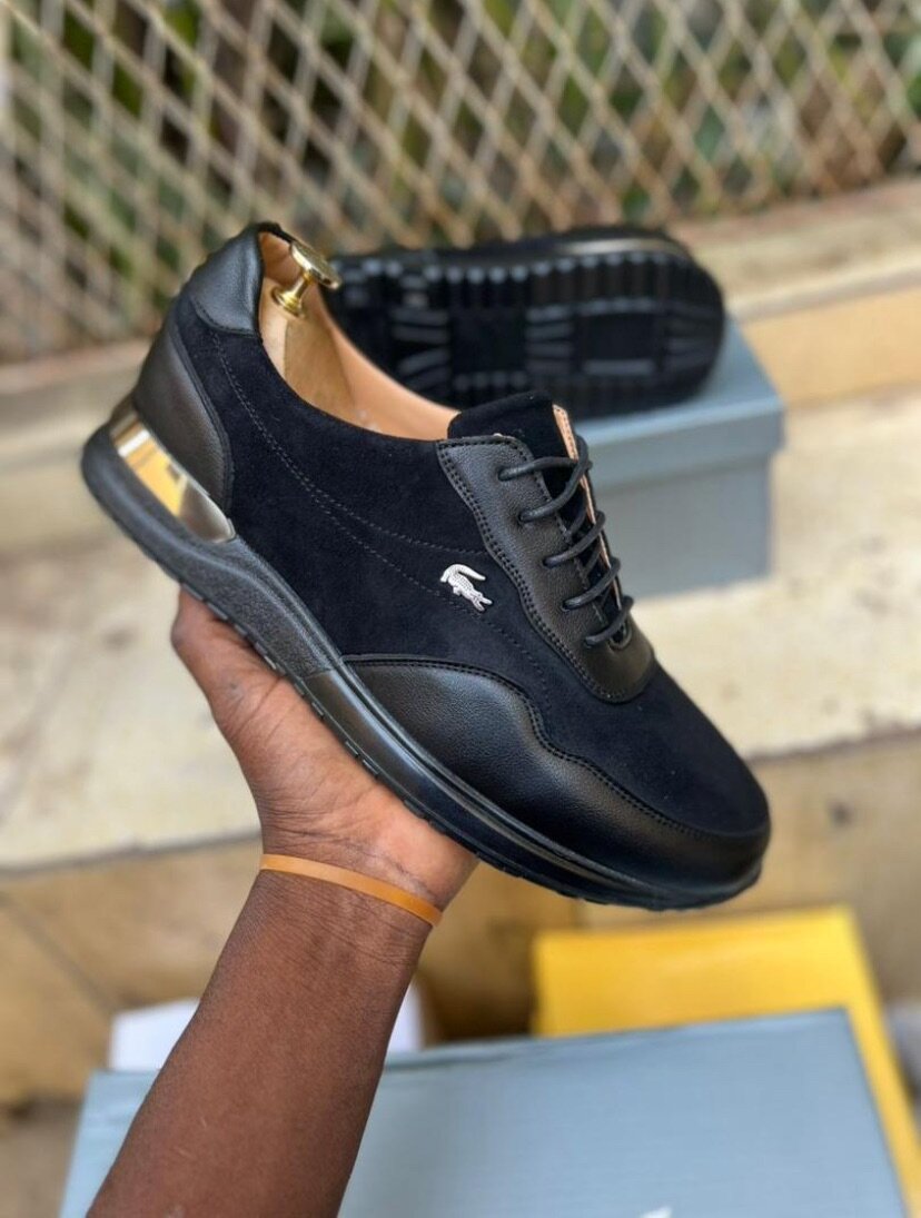 Chic paires Lacoste pour les hommes disponibles