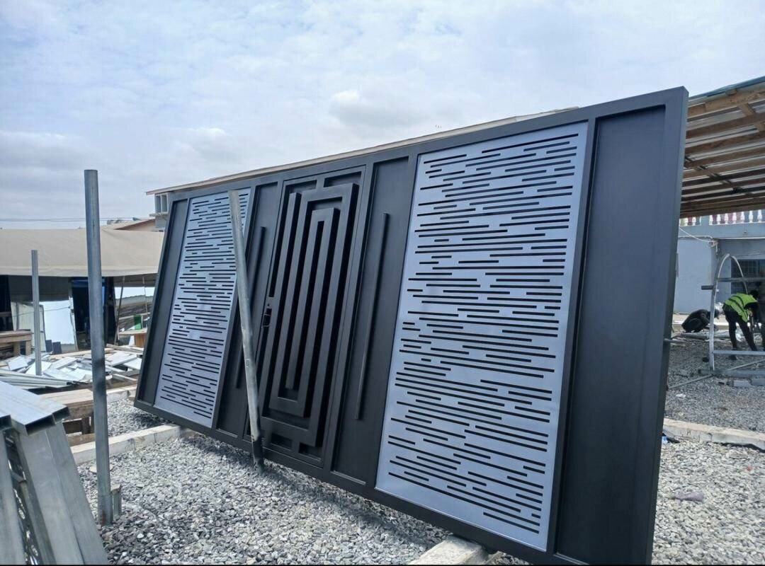 SLIDING GATES