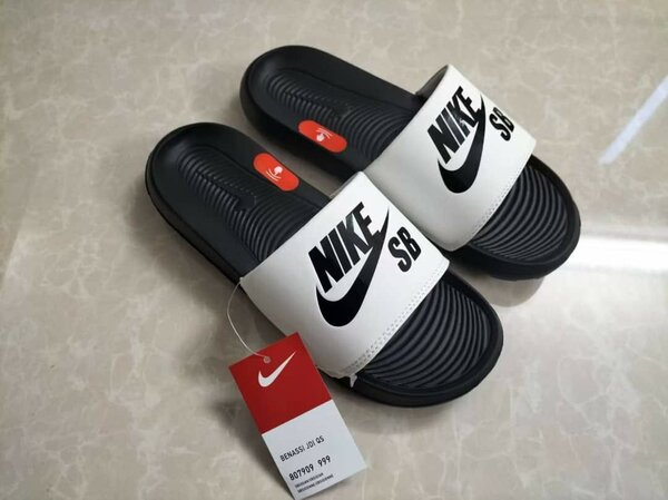 Claquette nike